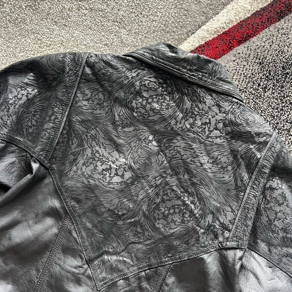 Outbrook Vintage Leather Embossed Trench Coat - Picture 6 of 6